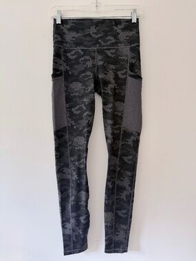 Fabletics 'On the Go' Power Hold Leggings Charcoal Camouflage Hi-waist Pockets